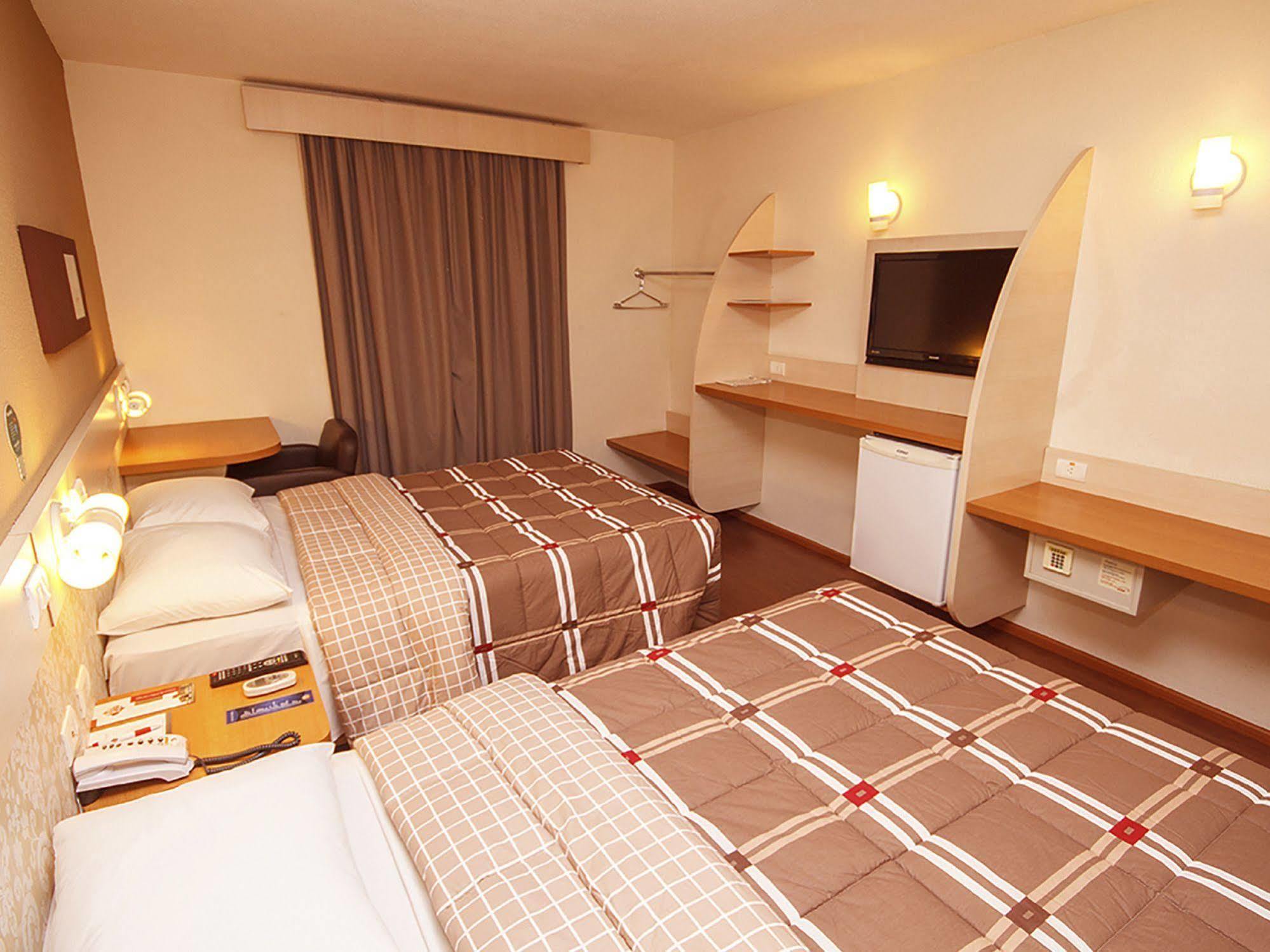 Hotel 10 Itajai/Navegantes Εξωτερικό φωτογραφία